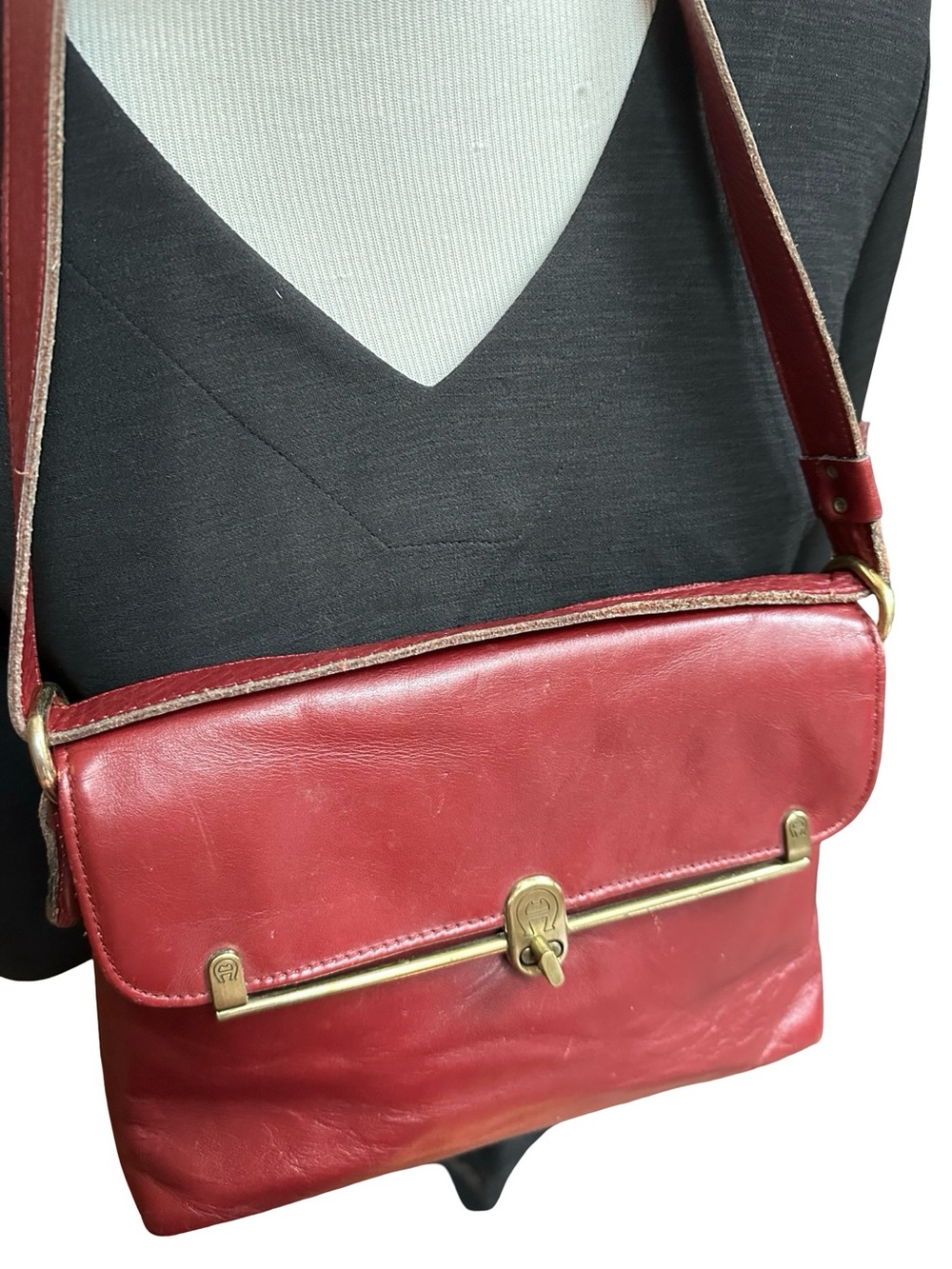Vintage Etienne Aigner Handmade Oxblood Leather Purse - Picture 4 of 12